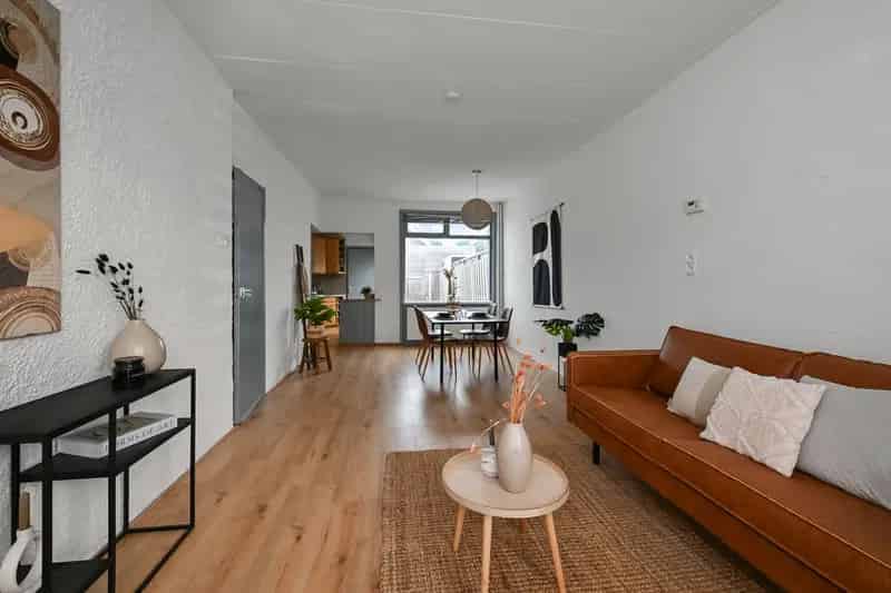 Huis te koop Wormerveer: Ruime gezinswoning met tuin