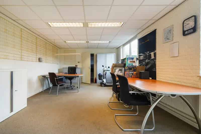 Gezinswoning met Kantoor 4 Slaapkamers Waalwijk