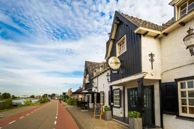 Registergoed Vijfhuizerdijk 3 3A 3B 3C te Vijfhuizen