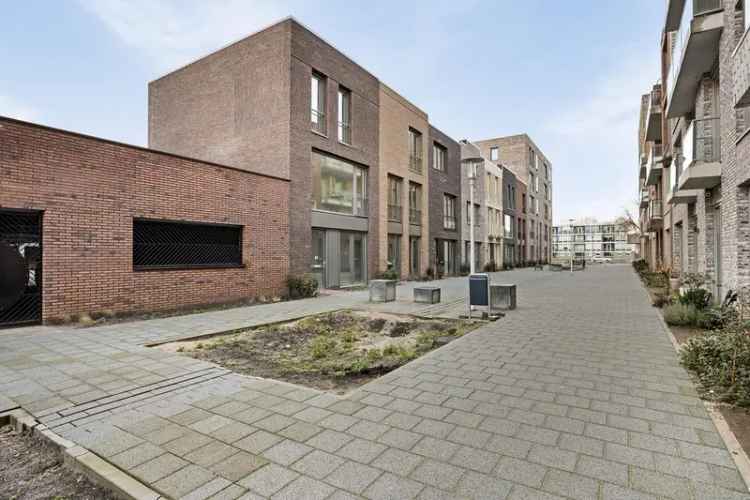 Ruime Nieuwbouw Hoekwoning Zaandam Dakterras Twee Badkamers