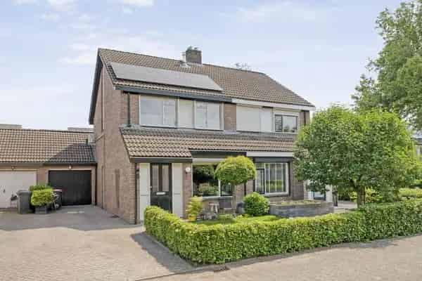Ruime 4-Slaapkamers Tweekapper Vriezenveen Airco Zonnepanelen