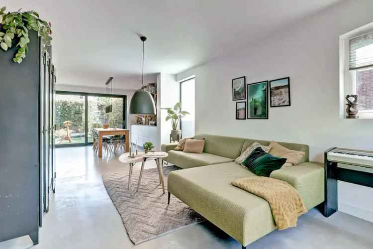 Jaren 50 woning Oud Eersel gemoderniseerd 3 slaapkamers 2 garages