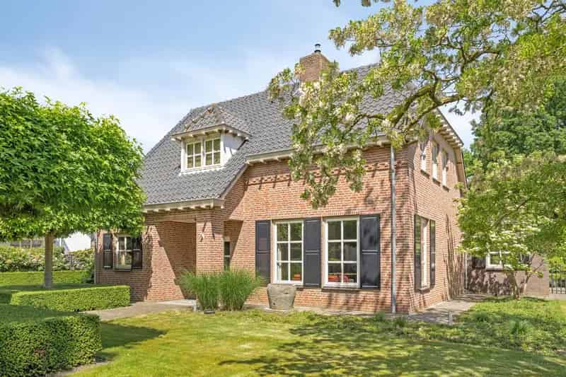 Vrijstaande woning Budel: Ruime tuin, 4 slaapkamers, 2 badkamers