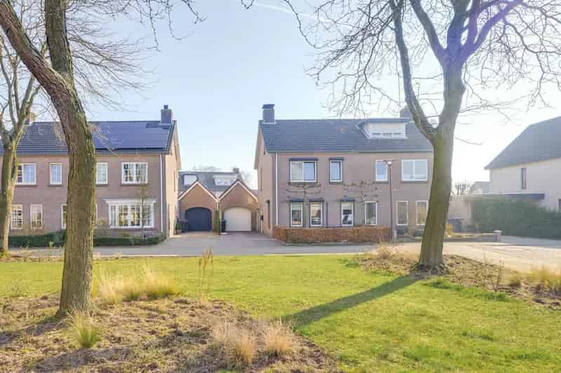 Huis Te Koop , 87, President Van Rijenlaan, Hoeven, Noord-Brabant