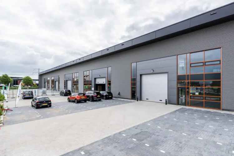 Bedrijfshal Dordrecht te huur 564m² Kantoor 136m²