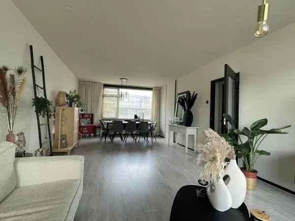 Ruim appartement Wipstrik twee slaapkamers groot balkon
