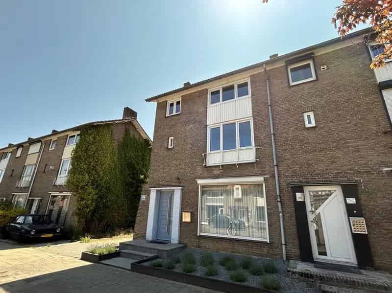 5 Slaapkamers, Garage, Kelder, Airco, Pelletkachel, Hoensbroek