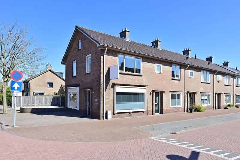 Huis te koop Huizen: Royale Hoekwoning 167m2 met Garage en Tuin