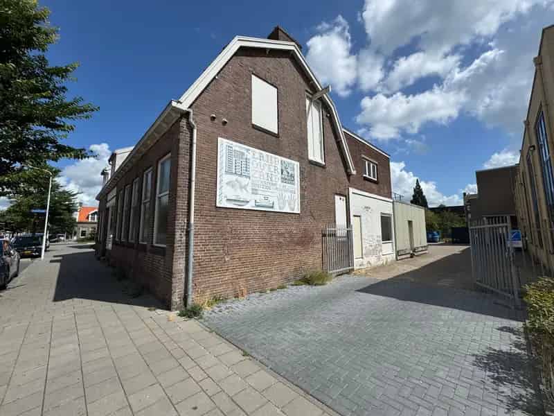 Bedrijfshal Zaandam te koop: unieke kans voor maatschappelijke bestemming