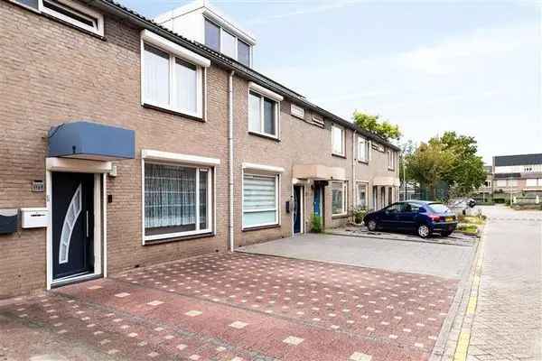 5 Slaapkamers Ruime Familiewoning Nabij Dukenburg