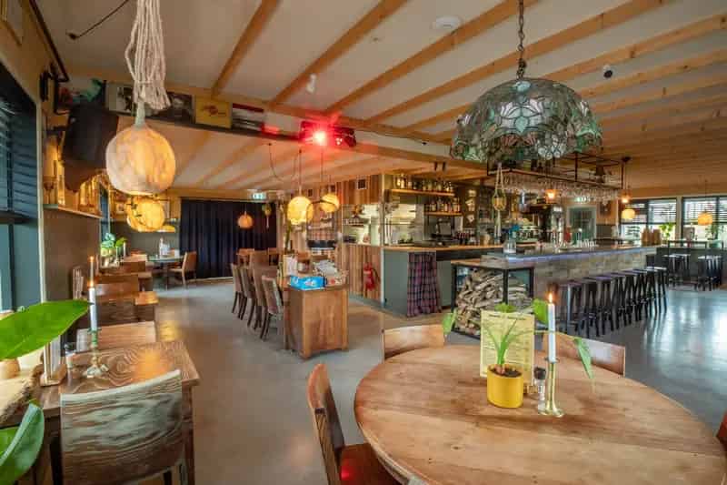 Horeca te Koop Westhoek: Waddenherberg met Bedrijfswoning