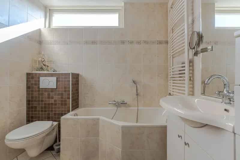 Huis Te Koop , 37, Bachstraat, Numansdorp, Zuid-Holland