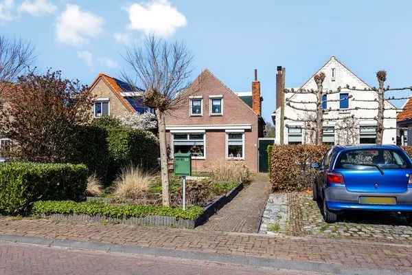 Ruime Vrijstaande Woning met Aanbouw en Grote Tuin