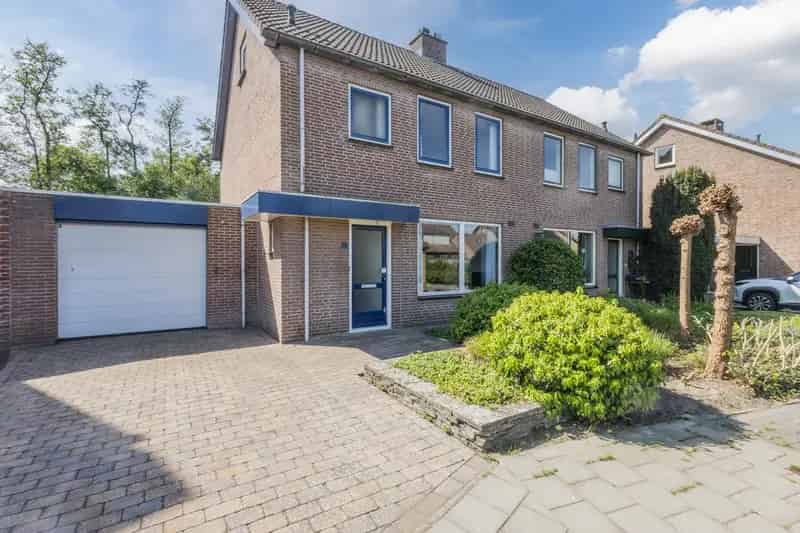 Ruime 4 Slaapkamers 2-onder-1-kapwoning Terneuzen Grote Tuin Garage