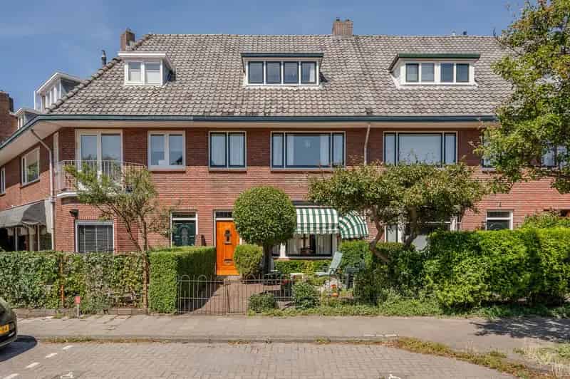 Jaren 30 woning Wassenaar 5 slaapkamers 2 badkamers serre