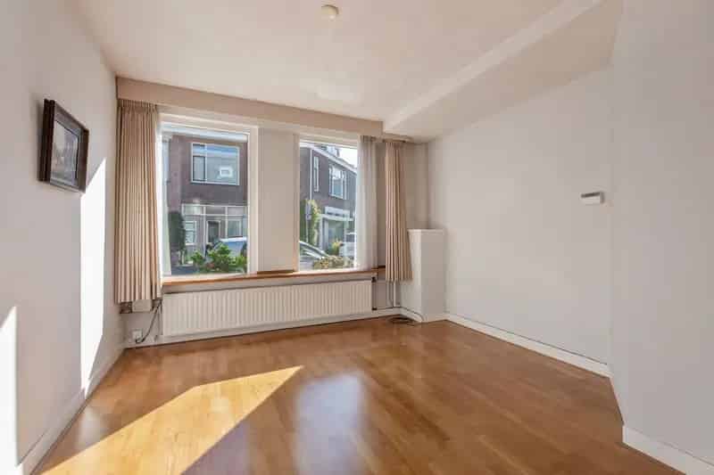 Huis te koop Voorburg: 4 slaapkamers, zonnige tuin, moderniseringspotentie