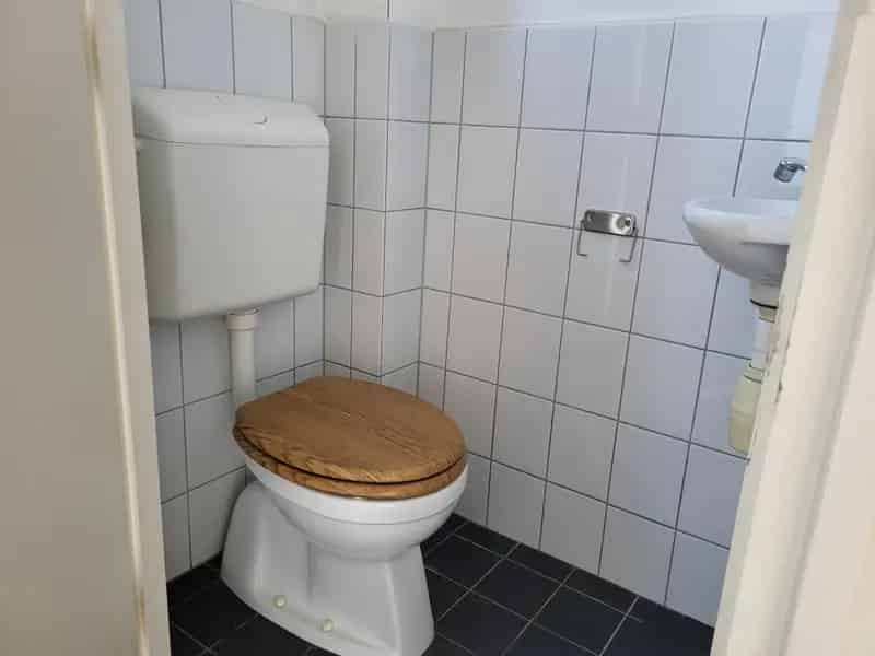Tussenwoning met 4 slaapkamers en tuin te koop