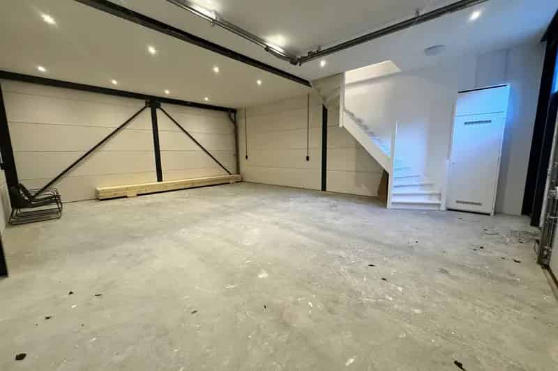 Bedrijfshal te koop Lelystad 150m2 luxe afgewerkt