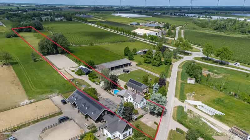 Huis te koop Haaften: Luxe woning met paardenfaciliteiten