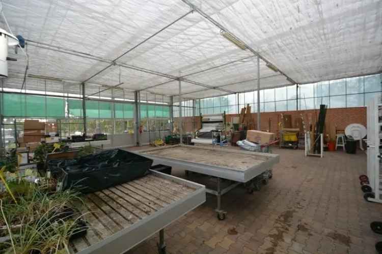 364m² Bedrijfsruimte Kas Buitengebied