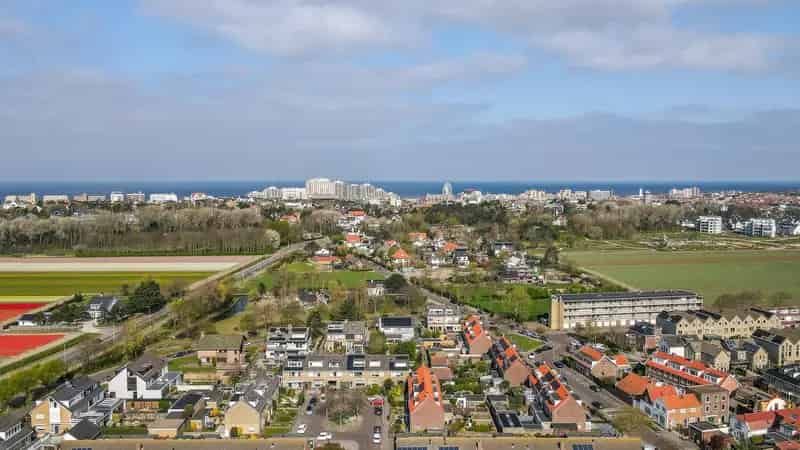 Jaren 30 woning Noordwijk - gerenoveerd met 4 slaapkamers en diepe tuin