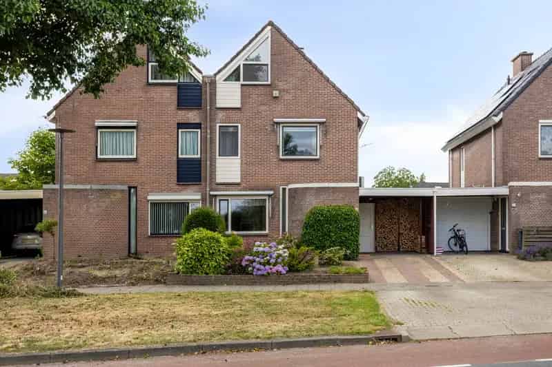 Huis te koop Rheden: Ruime gezinswoning met 3 slaapkamers en tuin