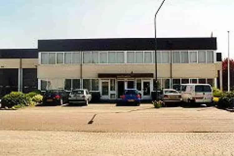 Kantoorruimte Woerden 1285m2  -  Parkeerplaatsen - Goede Bereikbaarheid