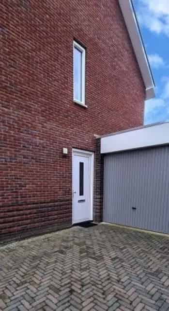 Te Huur: Ruime 5-Kamer 2-onder-1-kapwoning Assen