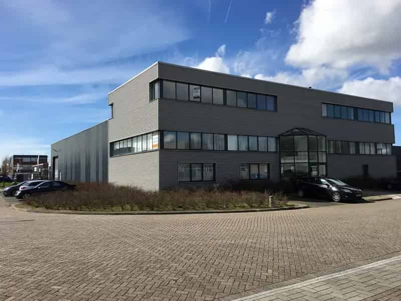 Bedrijfshal te Huur Spijkenisse 1045m² Kantoor 260m² A15