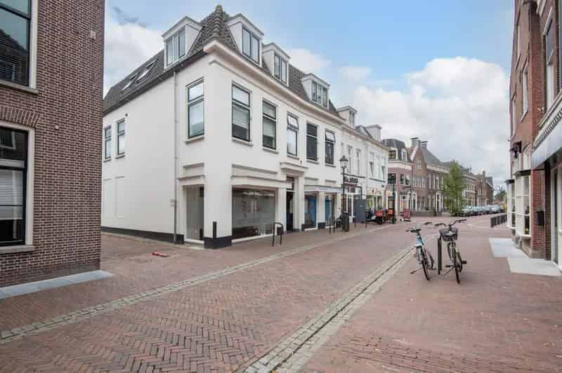 Winkelpand Nijkerk Langestraat: Praktijkruimte Appartement 110m²
