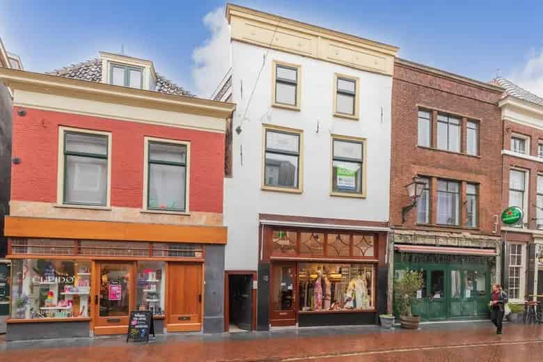 166m2 Winkelruimte Leiden Centrum  Bovenwoning Dakterras