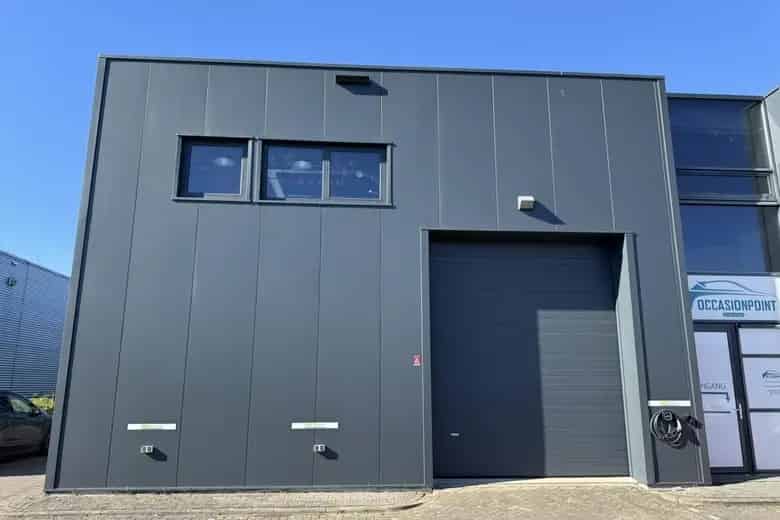 111 m2 Bedrijfsruimte te Huur Velp