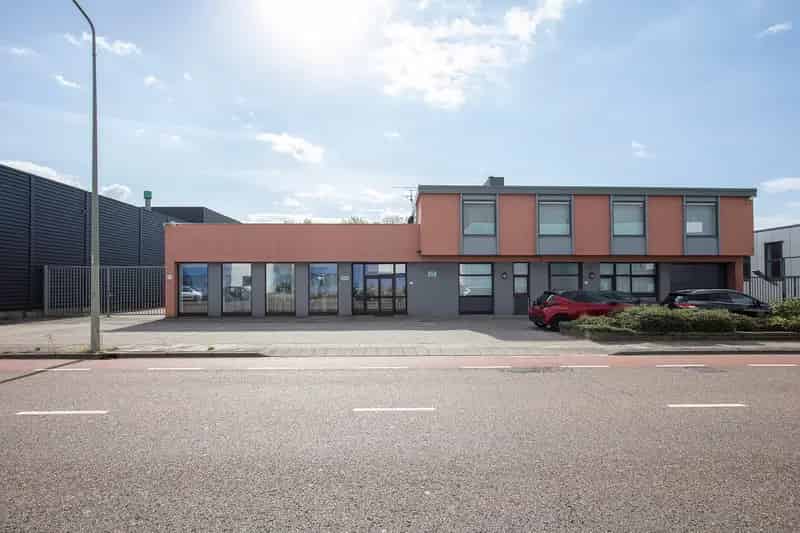 Bedrijfshal Heerlen 2175m2 te Huur
