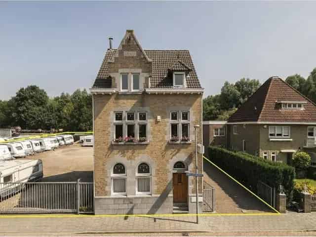Vrijstaande woning Hoensbroek 147m2 met garage en bouwgrond