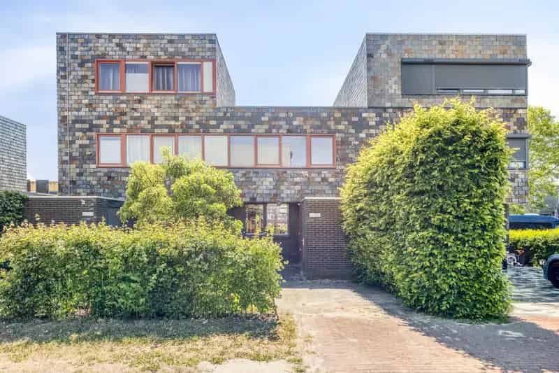 Huis te koop Floriande: Ruime gezinswoning met 3 slaapkamers en tuin aan het water