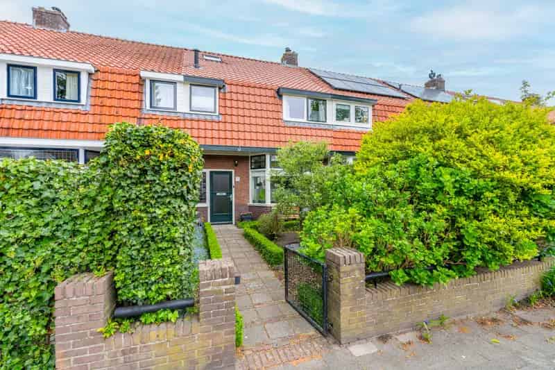 Jaren 30 gezinswoning te koop De Bilt 4 slaapkamers grote tuin