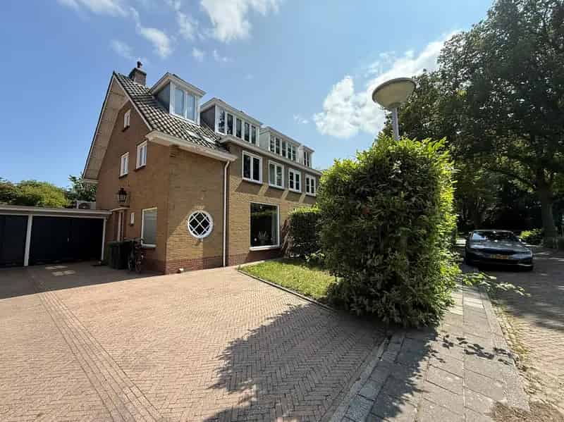 Gezinswoning Elsrijk 165m2 4 slaapkamers 2 badkamers Garage