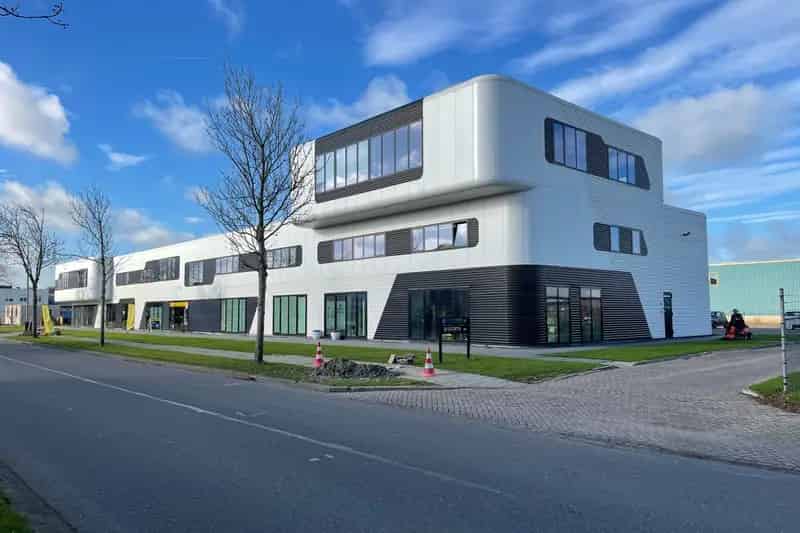Bedrijfshal Opmeer te huur: Kantoorruimte en bedrijfsunits