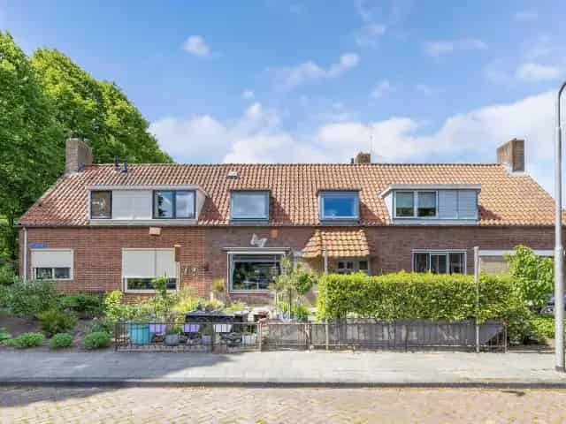 Ruime Tussenwoning Marknesse Grote Tuin Berging