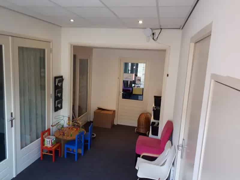Bedrijfsruimte Glanerbrug: Kantoor Magazijn Showroom