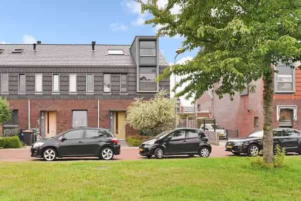 Te huur: Ruime Hoekwoning 4 slaapkamers Leidschenveen