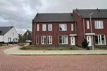 4 Kamer Tussenwoning te Huur in Poederoijen
