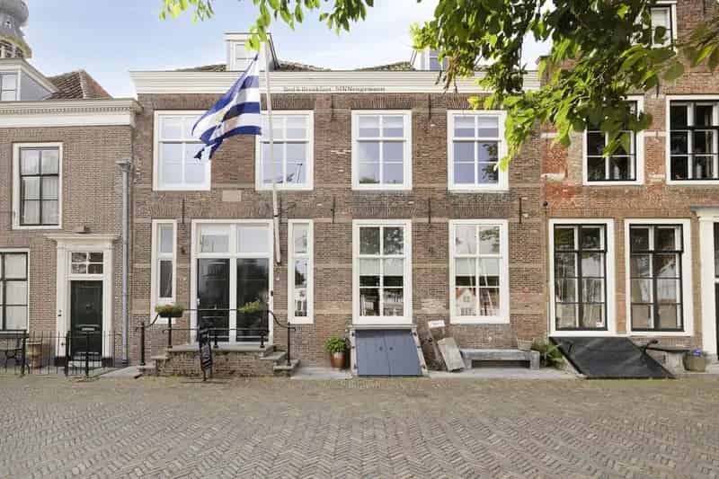 Bed & Breakfast Veere: Historische Woning met 7 Badkamers te Koop