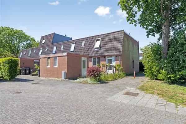 Klussers opgelet Eindwoning met 3 slaapkamers en zonnige tuin