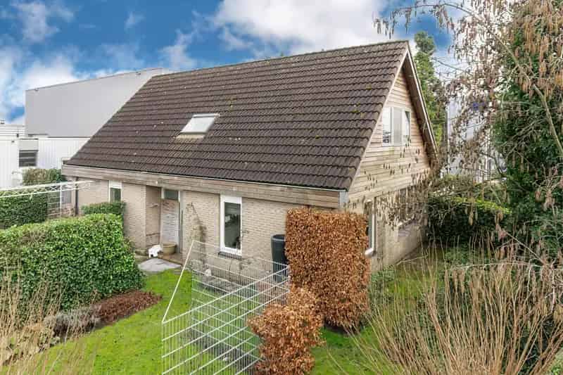 Vrijstaande woning met bedrijfsruimte te Boxtel