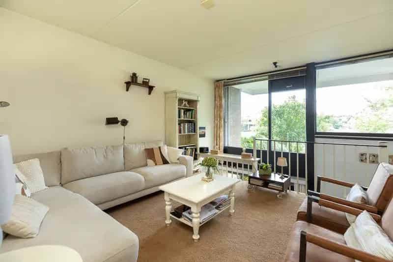 Maisonnette Hilversum: Ruime woning met tuin en vijverzicht