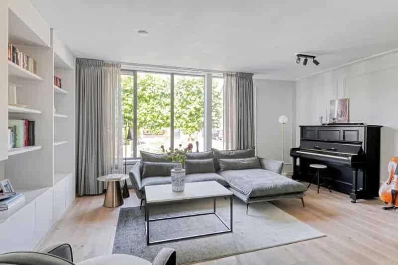 Tweekapper Kesteren: Ruime woning met diepe tuin en dubbele toegang