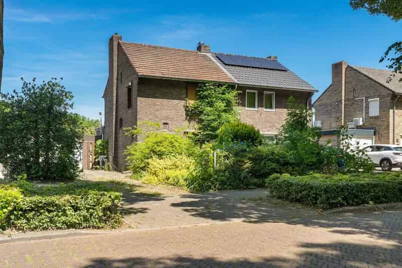 Halfvrijstaande woning te moderniseren Sittard 4 slaapkamers