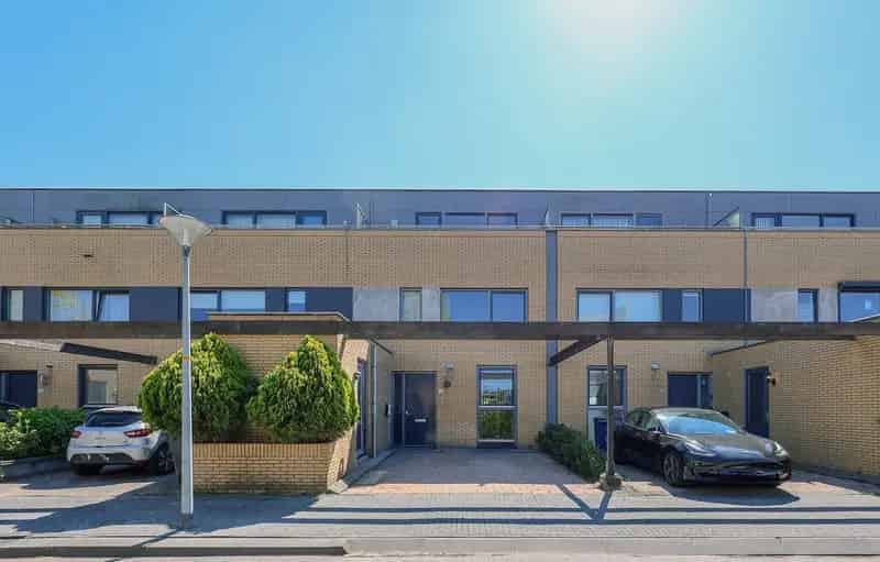 Huis te koop Almere Buiten 5 slaapkamers Ruime tuin Aan het water