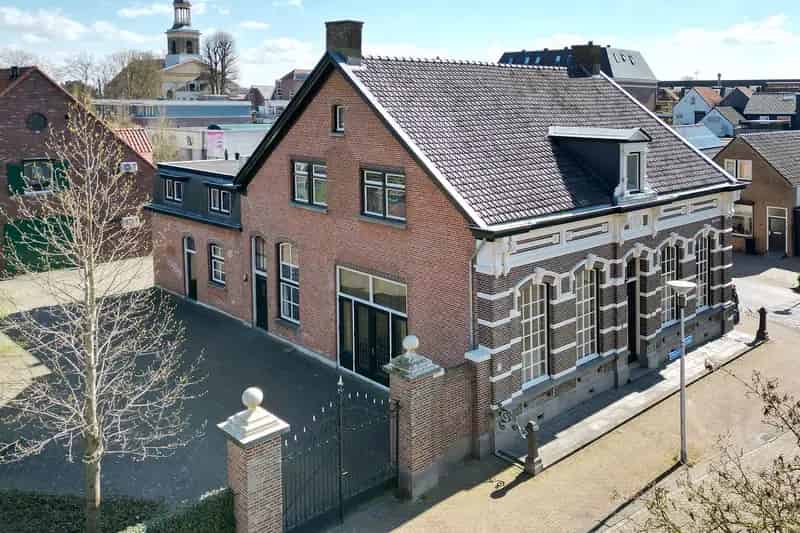 Monumentaal Kantoor Steenbergen 332m2 6 Slaapkamers